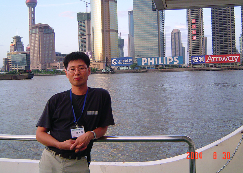 중국 해외연수 때 상하이 황푸강에서.