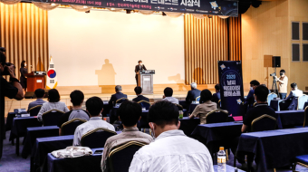 '2020 날씨 빅데이터 콘테스트'가 7월 23일 역삼동 한국과학기술회관 대회의실에서 개최되었다. 이번 경연대회는 이라는 주제 아래 기상청의 데이터 분석을 바탕으로 반짝반짝 빛나는 아이디어와 가능성을 확인할 수 있는 자리였다.